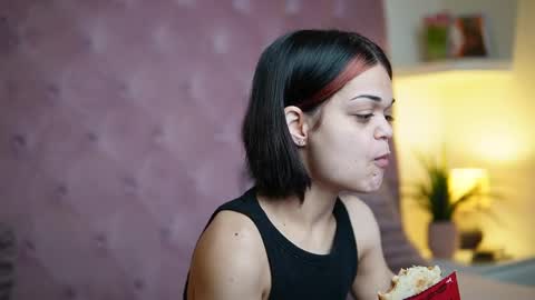  Maia  online show from 24, 2, 2026