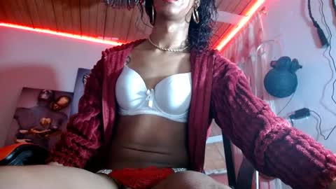 Snapshot of maidi_hot chatting on 2, 10, 2025 Bella Maidi online show from 2, 10, 2025