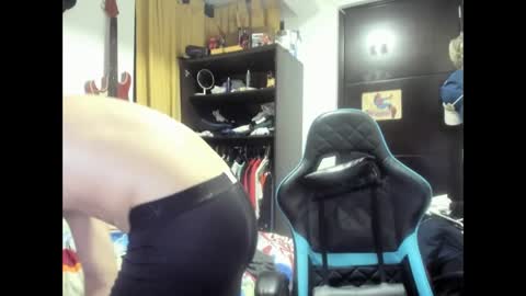 Snapshot of maikibrrr chatting on 16, 10, 2025 Mike4k online show from 16, 10, 2025
