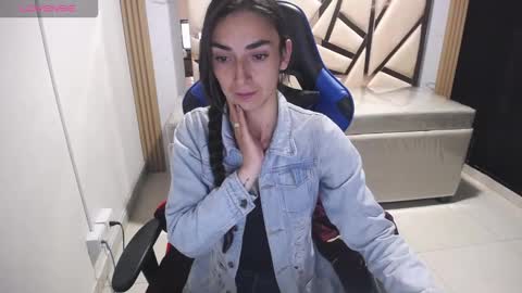 Snapshot of maily_a_ chatting on 24, 11, 2025 Maily online show from 24, 11, 2025