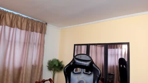 Carolina Barrantes Munera online show from 2, 12, 2025