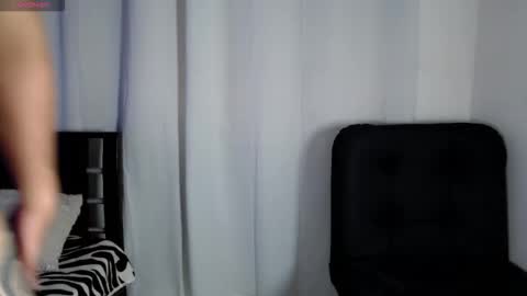 Snapshot of maison_xmed chatting on 3, 3, 2026 maison_xmed online show from 3, 3, 2026