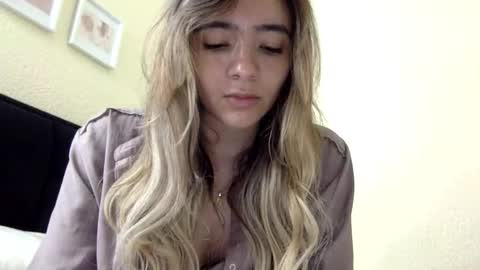 Snapshot of majo_gomezz chatting on 4, 6, 2026 majo_gomezz online show from 4, 6, 2026