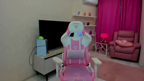 Snapshot of make_love_1 chatting on 6, 5, 2026 Chloe online show from 6, 5, 2026