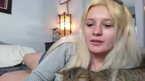 Snapshot of makinziirain chatting on 17, 2, 2026 KarizmaticKitten online show from 17, 2, 2026