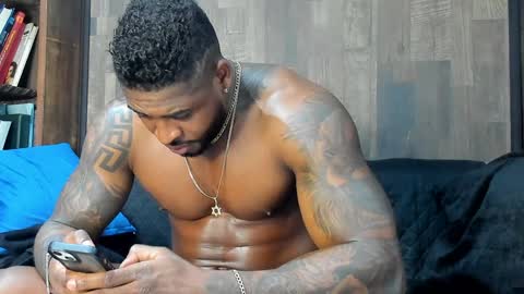 Snapshot of makonneen chatting on 28, 1, 2025 Makonnen online show from 28, 1, 2025