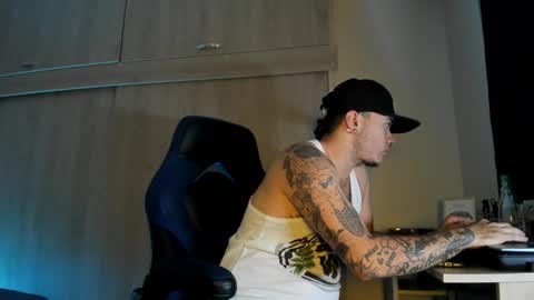 Snapshot of male_pussy chatting on 10, 9, 2025 ADAM online show from 10, 9, 2025