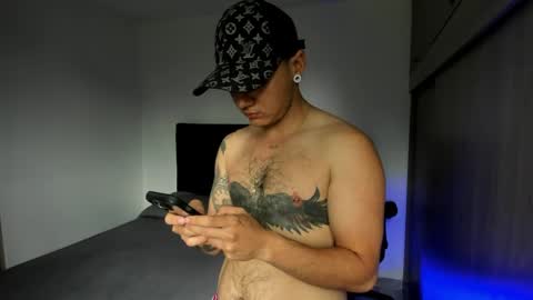 Snapshot of male_pussy chatting on 24, 4, 2026 ADAM online show from 24, 4, 2026