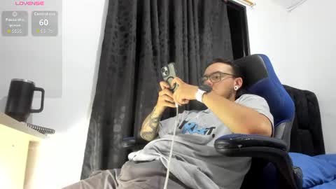 Snapshot of male_pussy chatting on 19, 6, 2026 ADAM online show from 19, 6, 2026