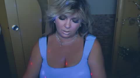 Snapshot of malena_mi chatting on 9, 3, 2025 Malena online show from 9, 3, 2025
