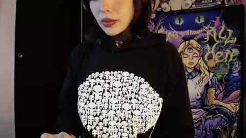 Snapshot of maliceinwonderland25 chatting on 15, 11, 2025 Alice Asylum online show from 15, 11, 2025