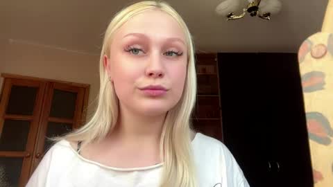 Snapshot of malisaskovira chatting on 18, 5, 2026 Mel online show from 18, 5, 2026