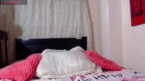 Snapshot of malory_golosa chatting on 17, 12, 2025 Malory online show from 17, 12, 2025