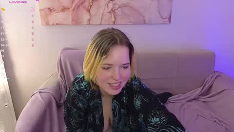 manic_pixie_ online show from 4, 2, 2025