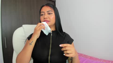 Snapshot of manuela_anderson chatting on 5, 1, 2025 MANUELA online show from 5, 1, 2025