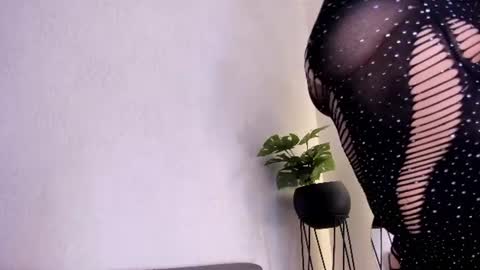 Snapshot of manuela_montes_ chatting on 12, 6, 2026 manuela_montes_ online show from 12, 6, 2026