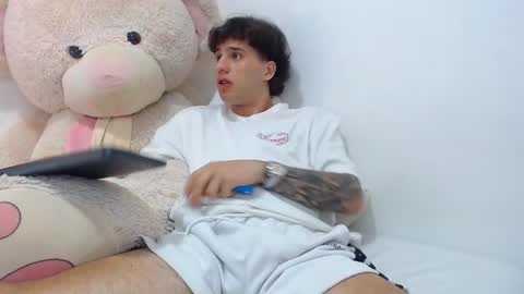 Snapshot of manuelr77 chatting on 7, 5, 2026 Manuel online show from 7, 5, 2026