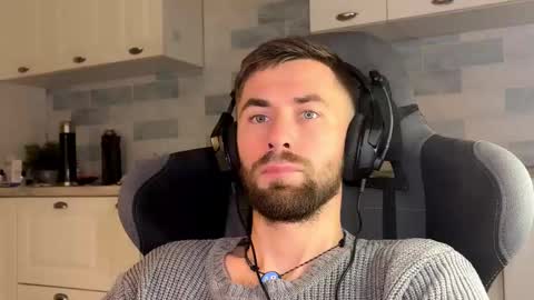 Snapshot of manussa69 chatting on 13, 11, 2025 Manussa and Edward online show from 13, 11, 2025