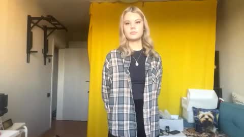 Snapshot of mapleduonola chatting on 19, 11, 2025 Lara online show from 19, 11, 2025