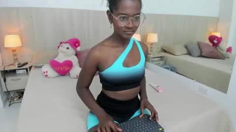 Mara Sinclair online show from 12, 6, 2026
