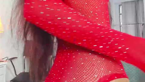 Snapshot of maraiah_petit chatting on 12, 10, 2025 Mara online show from 12, 10, 2025