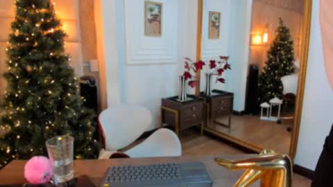 Snapshot of maratorres1 chatting on 12, 12, 2024 Mara Torres online show from 12, 12, 2024