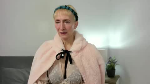 Snapshot of margaretmature chatting on 15, 10, 2025 margaretmature online show from 15, 10, 2025