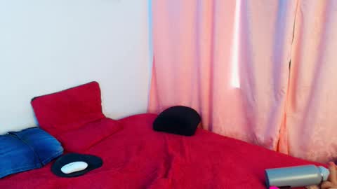 Snapshot of mari_mar69 chatting on 12, 9, 2025 mari_mar69 online show from 12, 9, 2025