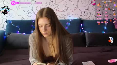 Snapshot of mari_pussik chatting on 30, 9, 2025 MARI online show from 30, 9, 2025