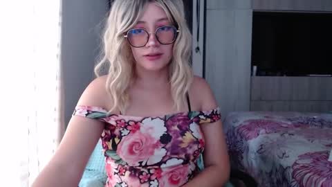 Snapshot of mariana124_ chatting on 26, 9, 2025 Mariana online show from 26, 9, 2025
