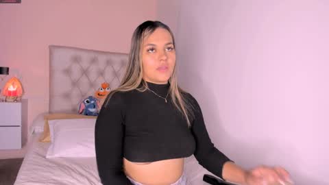 Snapshot of mariana__roe chatting on 15, 1, 2025 Mariana Roe online show from 15, 1, 2025