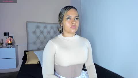 Mariana Roe online show from 6, 11, 2025