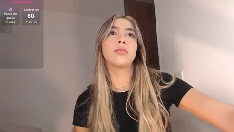Snapshot of mariana_es chatting on 21, 10, 2025 Mariana online show from 21, 10, 2025