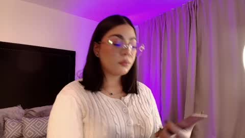 Snapshot of mariana_owen chatting on 19, 5, 2026 online show from 19, 5, 2026