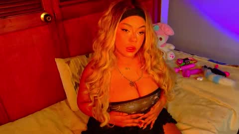 Snapshot of marianapradax chatting on 22, 11, 2025 Mariana Prada online show from 22, 11, 2025