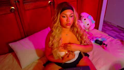 Snapshot of marianapradax chatting on 23, 11, 2025 Mariana Prada online show from 23, 11, 2025