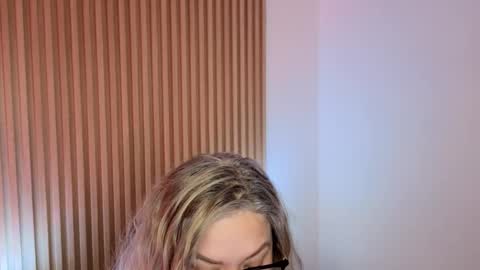 Marian Love  online show from 20, 11, 2025