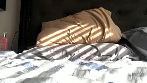 marie00090 online show from 12, 11, 2025