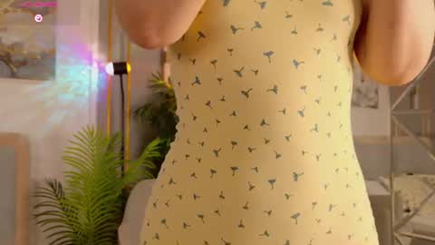 Snapshot of marie_diaze chatting on 8, 7, 2026 Marie LEAVE YOUR WITH ME online show from 8, 7, 2026