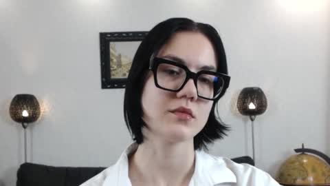 Marie Fitch online show from 28, 11, 2025