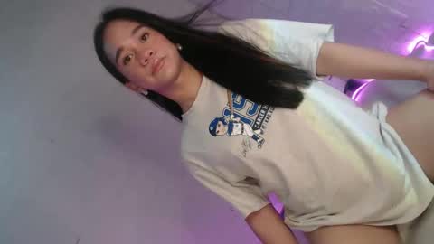 Snapshot of marie_lopez chatting on 25, 4, 2026 yourdreamgirl MARIE online show from 25, 4, 2026