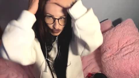 Snapshot of marielrushanan chatting on 2, 11, 2025 Hanna online show from 2, 11, 2025