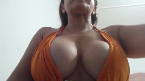 Snapshot of mariska_69 chatting on 7, 3, 2025 mariska_69 online show from 7, 3, 2025