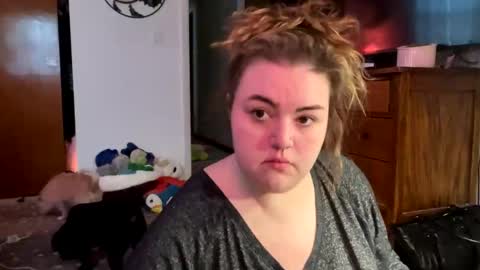 Snapshot of maroon_moon chatting on 16, 2, 2025 maroon_moon online show from 16, 2, 2025