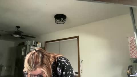 maroon_moon online show from 17, 11, 2025