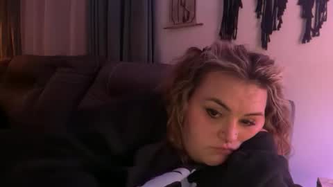 maroon_moon online show from 14, 12, 2025