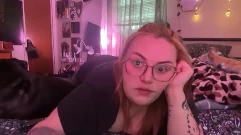 maroon_moon online show from 22, 4, 2026