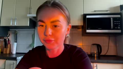 Snapshot of martaluna_ chatting on 18, 6, 2026 Marta online show from 18, 6, 2026