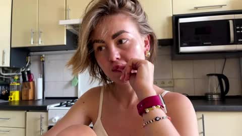 Snapshot of martaluna_ chatting on 8, 7, 2026 Marta online show from 8, 7, 2026