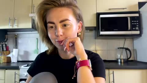 Snapshot of martaluna_ chatting on 10, 7, 2026 Marta online show from 10, 7, 2026